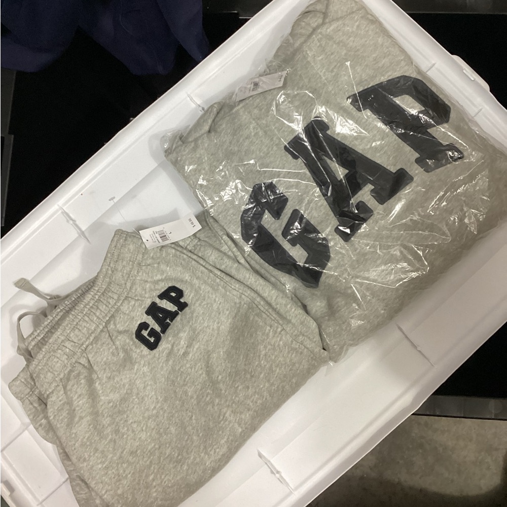GAP Light Gray Men’s Hoodie and Joggers Set MSRP $100 Size S - Picture 6 of 6